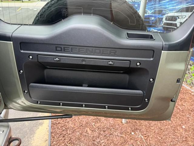 2022 Land Rover Defender 110 SE