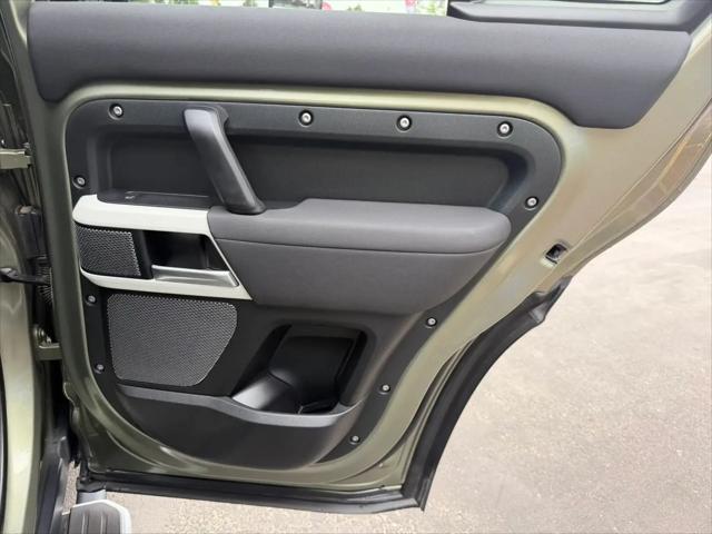 2022 Land Rover Defender 110 SE