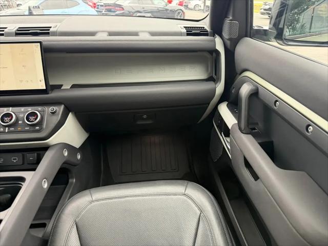 2022 Land Rover Defender 110 SE