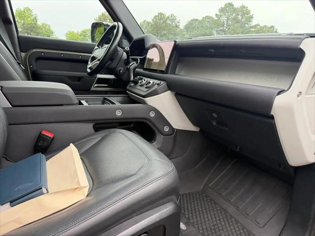 2022 Land Rover Defender 110 SE