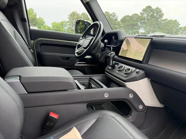 2022 Land Rover Defender 110 SE