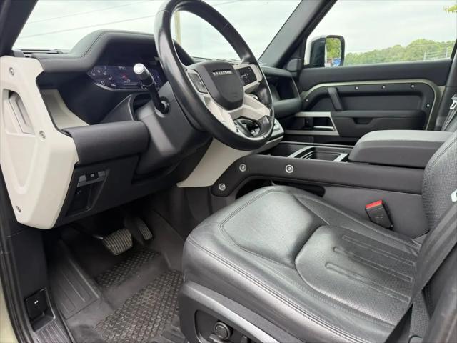 2022 Land Rover Defender 110 SE