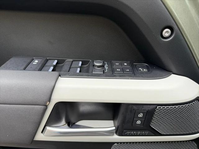 2022 Land Rover Defender 110 SE