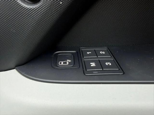 2022 Land Rover Defender 110 SE