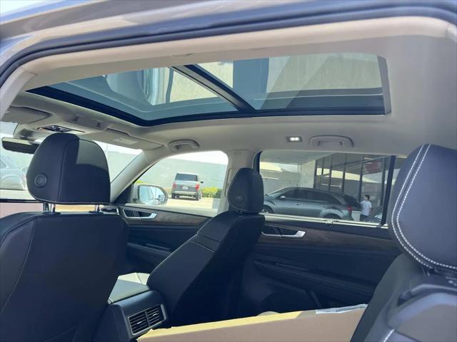 2026 Volkswagen Atlas SE with Technology