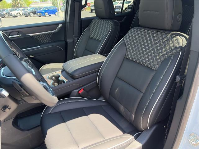 2026 GMC Acadia Denali AWD