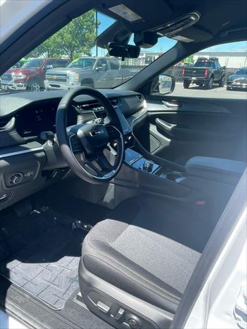2026 Jeep Grand Cherokee Laredo 4x4