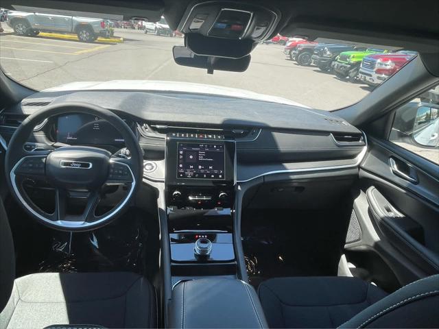 2026 Jeep Grand Cherokee Laredo 4x4
