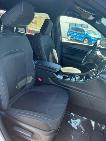 2026 Jeep Grand Cherokee Laredo 4x4