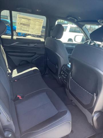 2026 Jeep Grand Cherokee Laredo 4x4