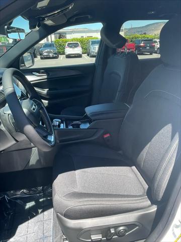 2026 Jeep Grand Cherokee Laredo 4x4