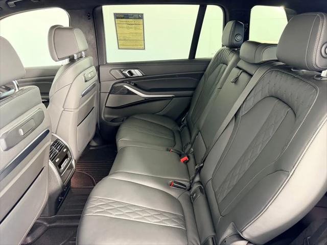 2025 BMW X7 M60i