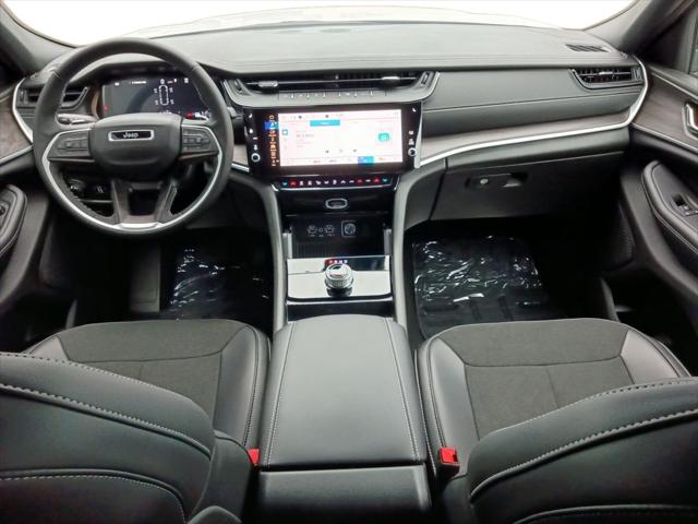 2026 Jeep Grand Cherokee L Altitude 4x2