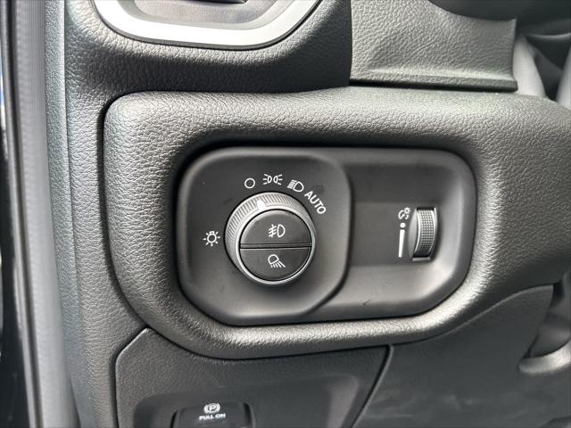 2026 Ram 1500 Express Crew Cab 4x4 5'7" Box