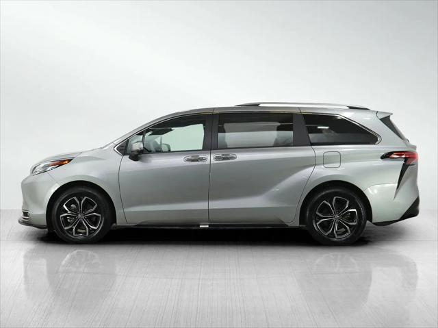 2025 Toyota Sienna Platinum