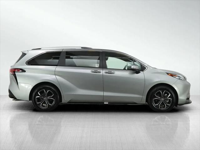 2025 Toyota Sienna Platinum