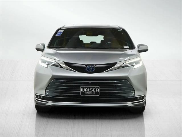 2025 Toyota Sienna Platinum