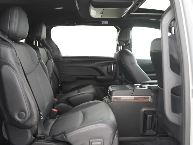 2025 Toyota Sienna Platinum