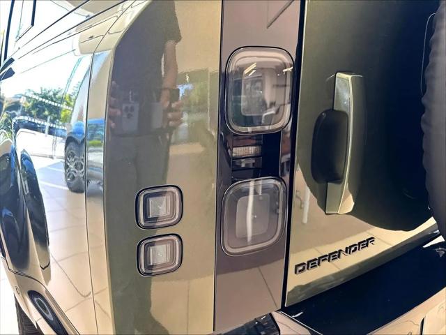 2026 Land Rover Defender P400 X-Dynamic SE