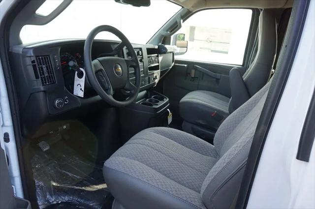 2026 Chevrolet Express Passenger 3500 Extended Wheelbase, LT, RWD