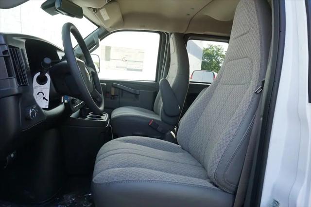 2026 Chevrolet Express Passenger 3500 Extended Wheelbase, LT, RWD
