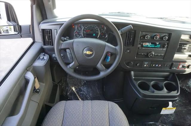 2026 Chevrolet Express Passenger 3500 Extended Wheelbase, LT, RWD