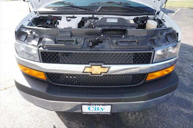 2026 Chevrolet Express Passenger 3500 Extended Wheelbase, LT, RWD