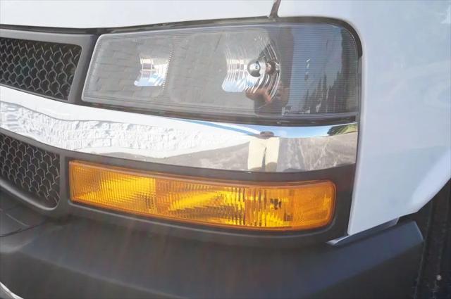 2026 Chevrolet Express Passenger 3500 Extended Wheelbase, LT, RWD