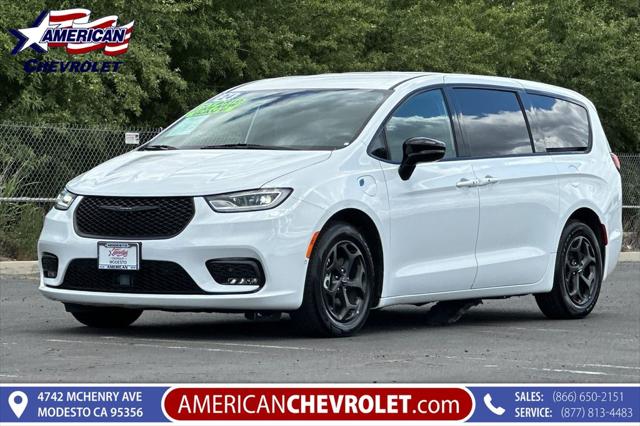 2024 Chrysler Pacifica Hybrid S Appearance Pkg