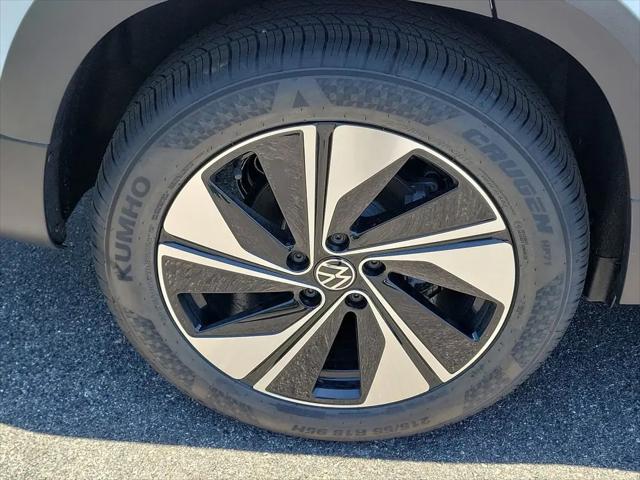 2026 Volkswagen Taos SE