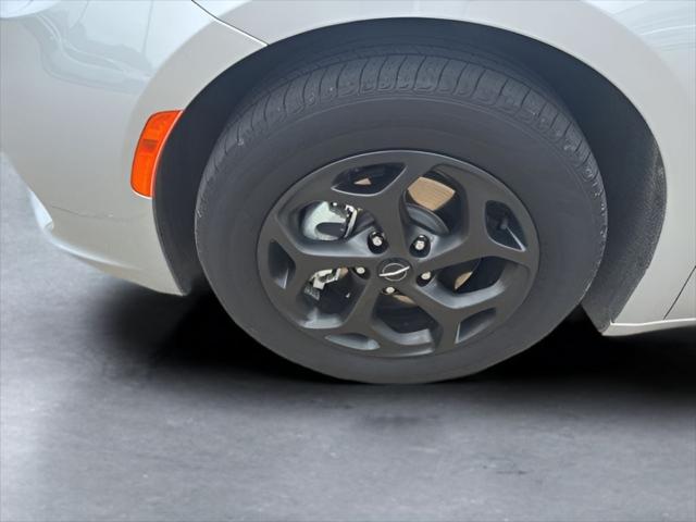 2023 Chrysler Pacifica Hybrid Limited