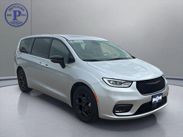 2023 Chrysler Pacifica Hybrid Limited for sale in Forest City, IA