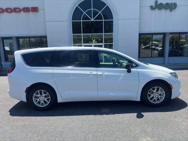 2024 Chrysler Voyager LX