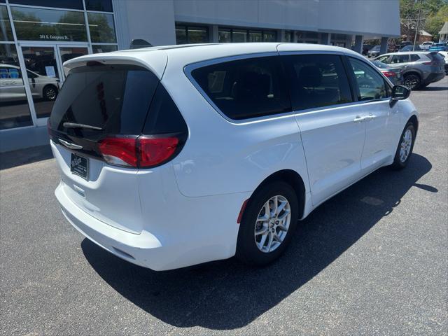 2024 Chrysler Voyager LX