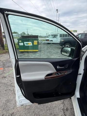 2017 Toyota Sienna XLE 8 Passenger