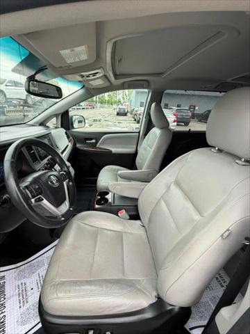 2017 Toyota Sienna XLE 8 Passenger