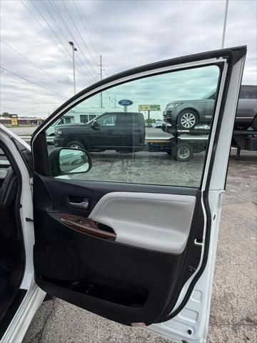 2017 Toyota Sienna XLE 8 Passenger