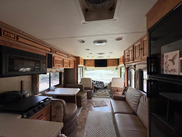 2013 Ford F-53 30GA
