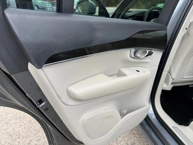 2017 Volvo XC90 T6 Momentum