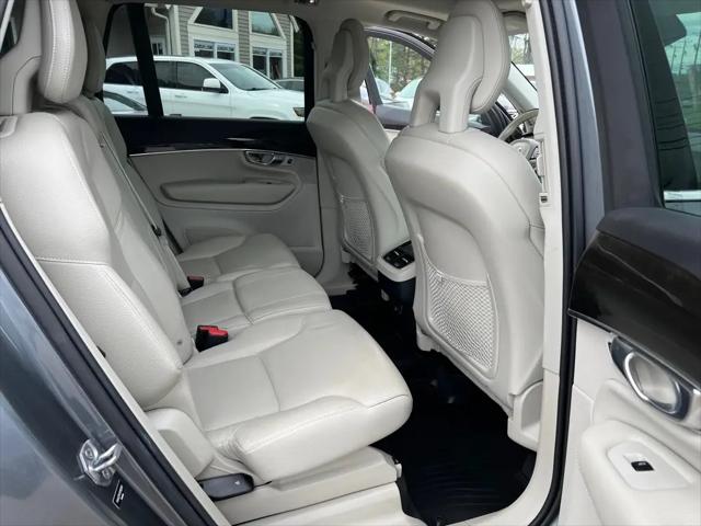 2017 Volvo XC90 T6 Momentum