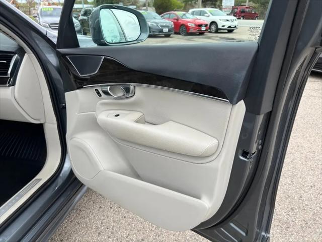 2017 Volvo XC90 T6 Momentum