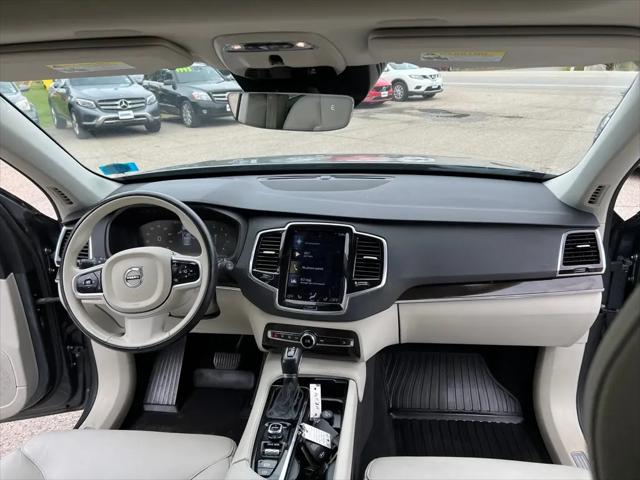 2017 Volvo XC90 T6 Momentum