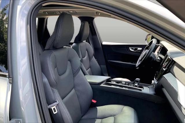 2025 Volvo XC60 B5 Plus