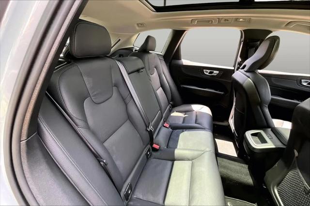 2025 Volvo XC60 B5 Plus
