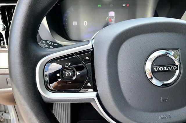 2025 Volvo XC60 B5 Plus