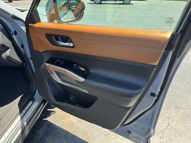 2025 Nissan Pathfinder Platinum FWD