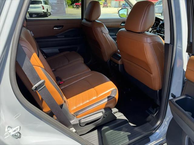2025 Nissan Pathfinder Platinum FWD