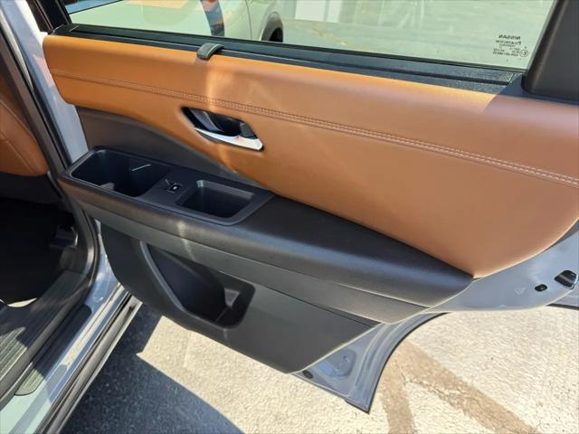 2025 Nissan Pathfinder Platinum FWD