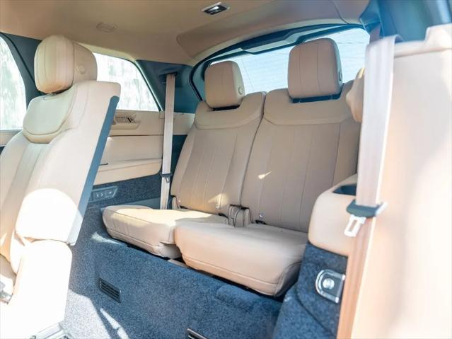 2026 Land Rover Range Rover P400 SE 7 Seat