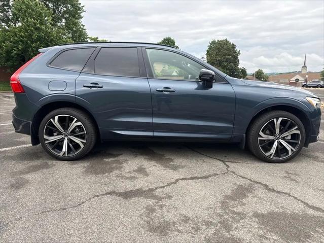 2024 Volvo XC60 B5 Ultimate Dark Theme